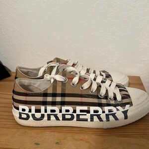 It's a nice pair of comfortable and almost new shoes